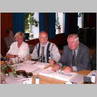 591-1058 Kreistagssitzung 10.10.2004 in Syke. Sieglinde und Heinrich Kenzler als Gaeste, Kurt Pali.JPG